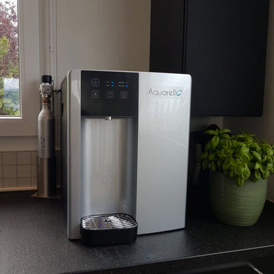 Wasserspender Kollektion – kompakte, stilvolle und funktionale Modelle für reines Trinkwasser, einschließlich Modelle mit heißem, kaltem und kohlensäurehaltigem Wasser.
