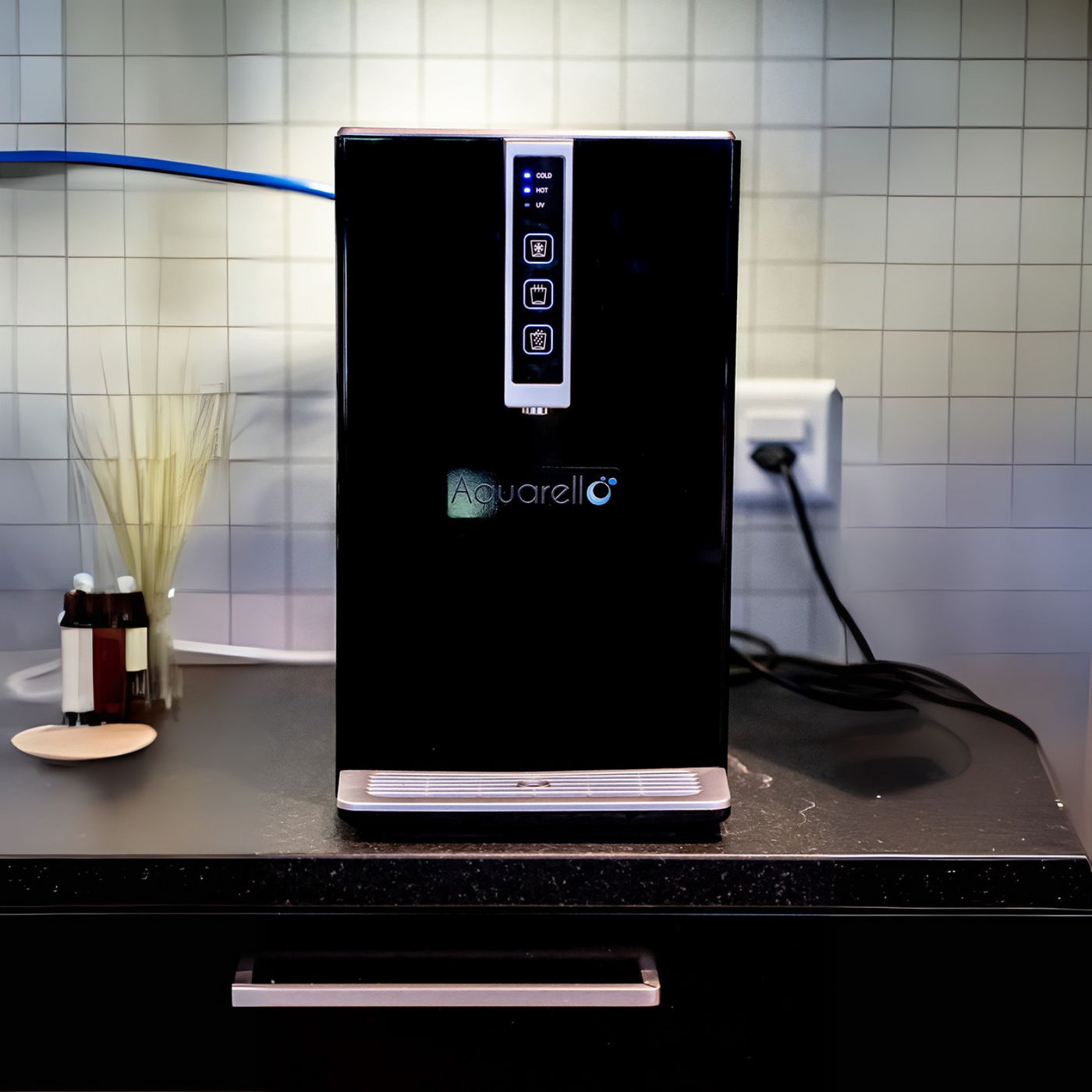 SODA1 Wasserspender – Heiß, Kalt & Sprudelnd mit Integriertem Filter & UV desinfektion