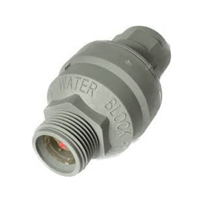 Installation des Aquastop Wasserventils an einem Wasserhahn zur Leckverhinderung und Wasserflussüberwachung