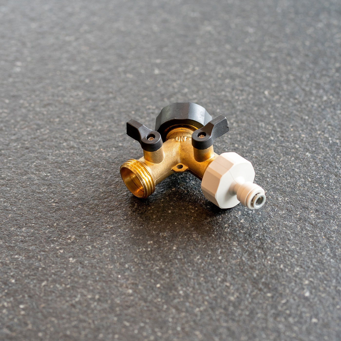 Absperrventil Y-Verteiler mit 3/4” Anschluss und 1/4” Adapter von John Guest für Wasserspender und Geschirrspülerinstallation