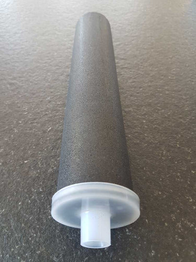 Aktivkohle Wasserfilter 4 Zoll in Einsatz – Kompatibel mit Aquarello SODA2 und PURE1 Geräten für reines Trinkwasser